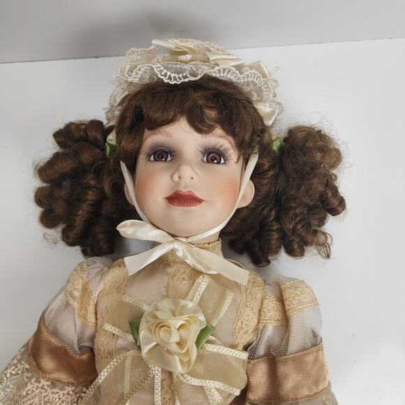 Donna Marie Cracker Barrel Exclusive American Classics Collection Porcelain Doll - Picture 2 of 14